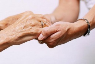 Ζητείτε κυρία για φροντίδα ηλικιωμένη
